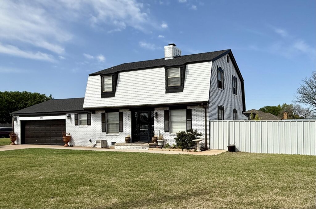 320 S. 28th St - Clinton, OK